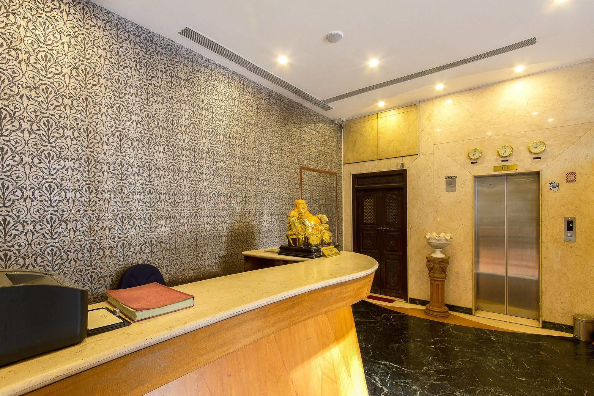 Yahvi Hotel Vadodara Zewnętrze zdjęcie